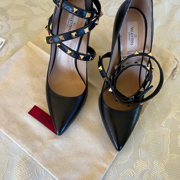 Gorgeous Valentino heels. - Picture 8 of 8